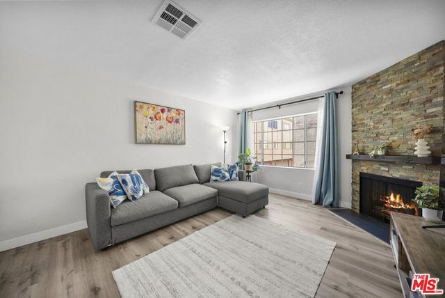7658 Topanga Canyon Boulevard 113, Canoga Park, CA 91304