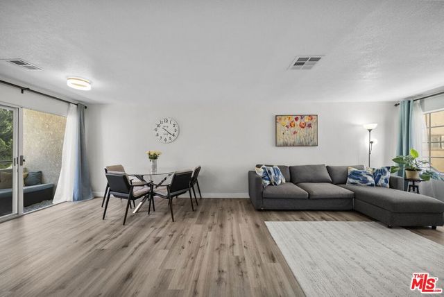 7658 Topanga Canyon Boulevard 113, Canoga Park, CA 91304