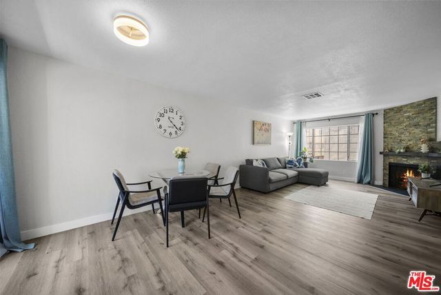 7658 Topanga Canyon Boulevard 113, Canoga Park, CA 91304