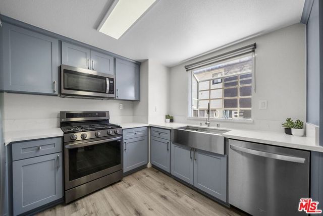 7658 Topanga Canyon Boulevard 113, Canoga Park, CA 91304