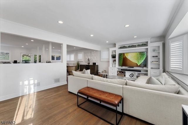 22 S Wickom Dr, Westfield Town, NJ 07090