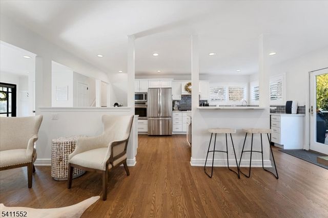 22 S Wickom Dr, Westfield Town, NJ 07090