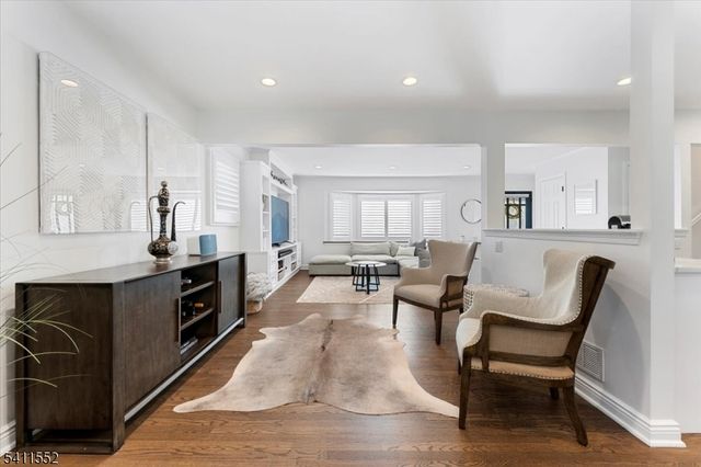 22 S Wickom Dr, Westfield Town, NJ 07090