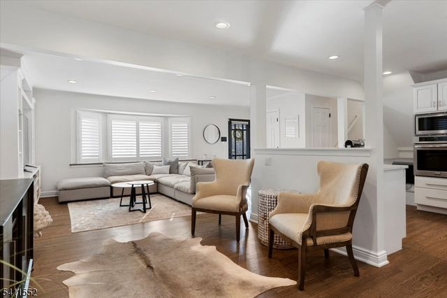 22 S Wickom Dr, Westfield Town, NJ 07090