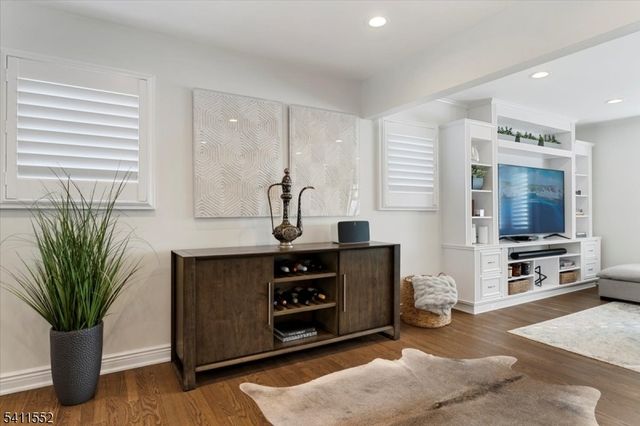 22 S Wickom Dr, Westfield Town, NJ 07090