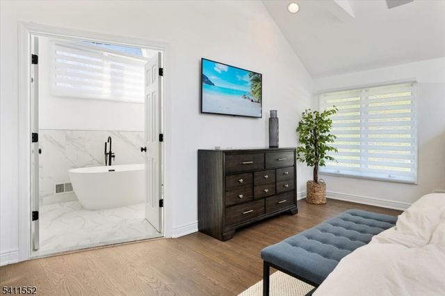 22 S Wickom Dr, Westfield Town, NJ 07090