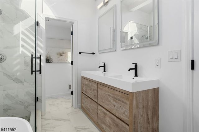 22 S Wickom Dr, Westfield Town, NJ 07090