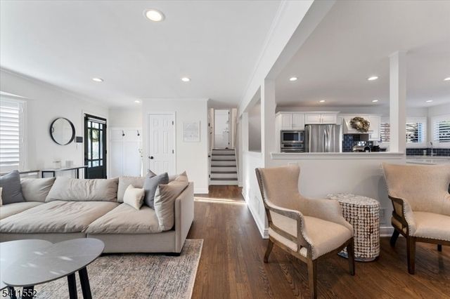 22 S Wickom Dr, Westfield Town, NJ 07090