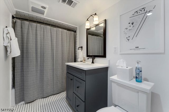 22 S Wickom Dr, Westfield Town, NJ 07090