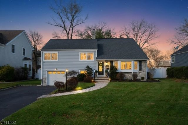 22 S Wickom Dr, Westfield Town, NJ 07090