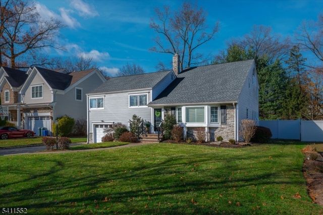 22 S Wickom Dr, Westfield Town, NJ 07090