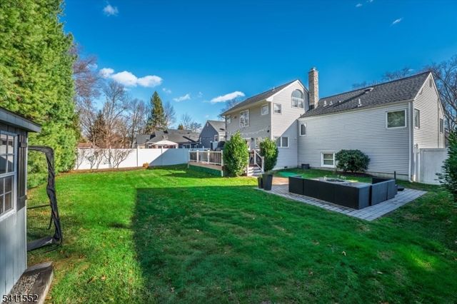 22 S Wickom Dr, Westfield Town, NJ 07090