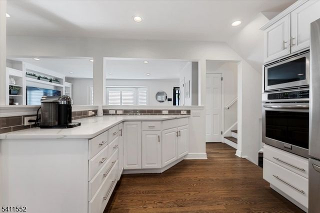 22 S Wickom Dr, Westfield Town, NJ 07090