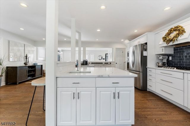 22 S Wickom Dr, Westfield Town, NJ 07090