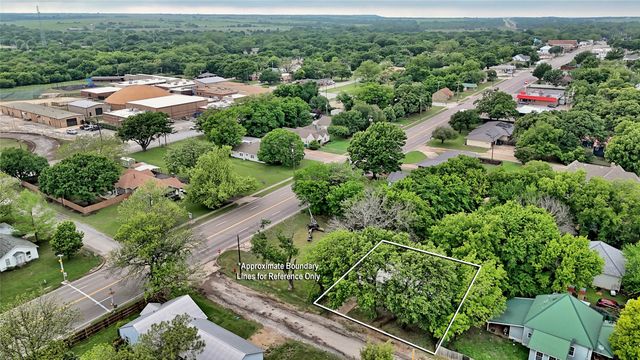 103 Phillips Street, St Jo, TX 76265