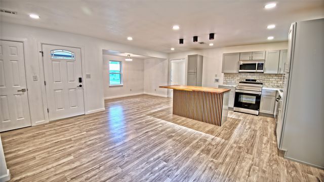 103 Phillips Street, St Jo, TX 76265