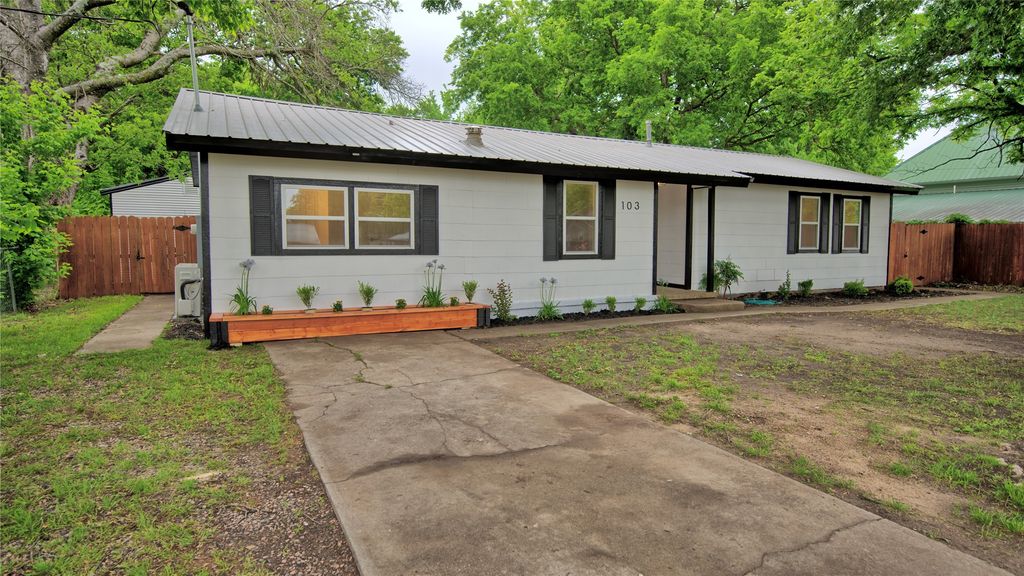 103 Phillips Street, St Jo, TX 76265