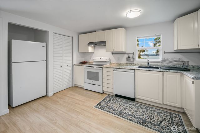 11009 Asta Lane SW, Vashon, WA 98070