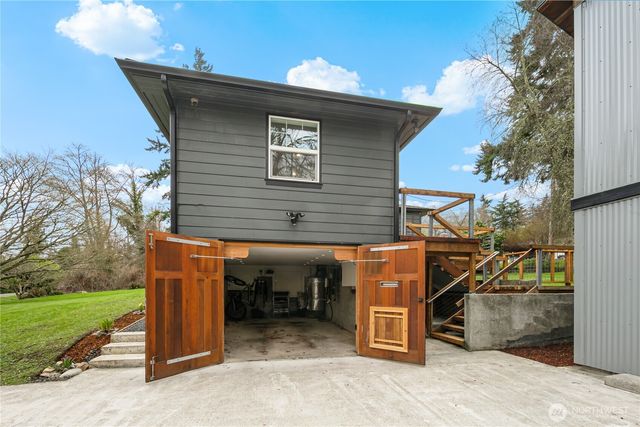 11009 Asta Lane SW, Vashon, WA 98070