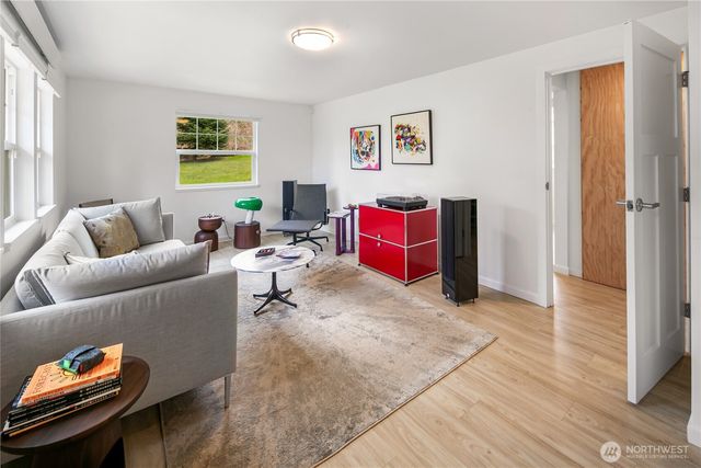 11009 Asta Lane SW, Vashon, WA 98070