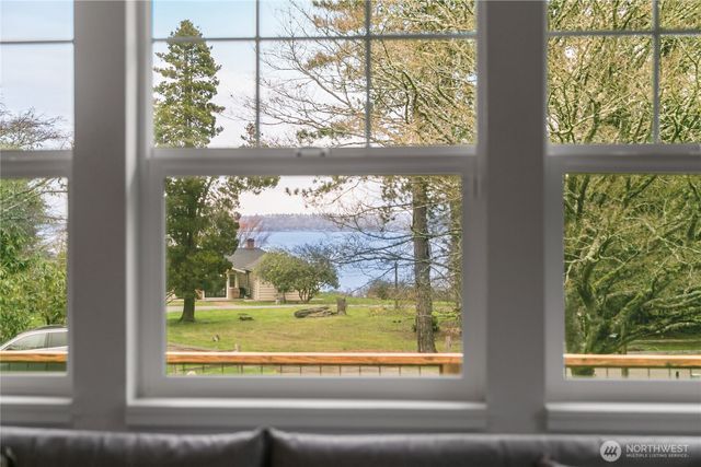 11009 Asta Lane SW, Vashon, WA 98070