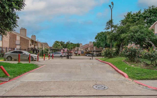 10202 Forum Park Drive 15, Houston, TX 77036