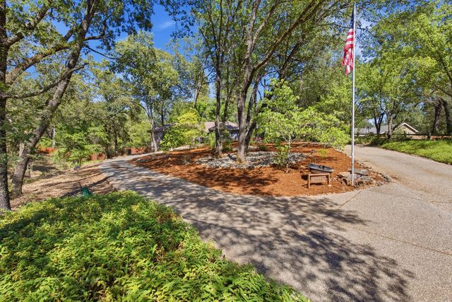 1080 Squirrel Creek Pl, Auburn, CA 95602