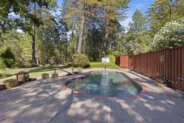 1080 Squirrel Creek Pl, Auburn, CA 95602