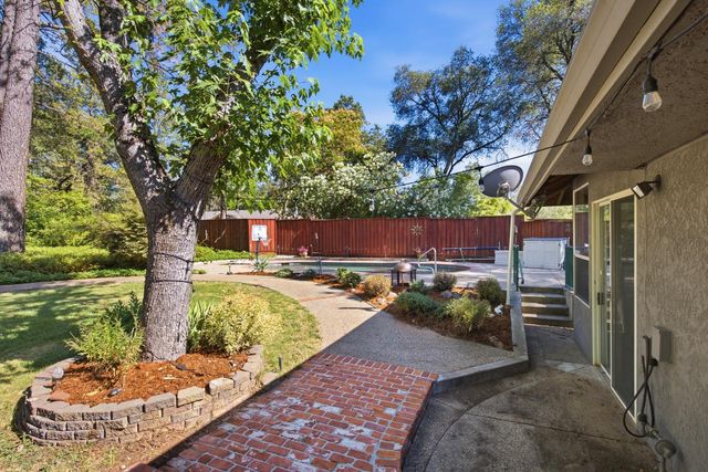 1080 Squirrel Creek Pl, Auburn, CA 95602