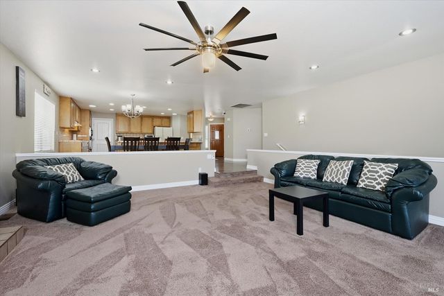 19246 N Shore Ct, Hidden Valley Lake, CA 95467