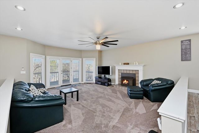 19246 N Shore Ct, Hidden Valley Lake, CA 95467