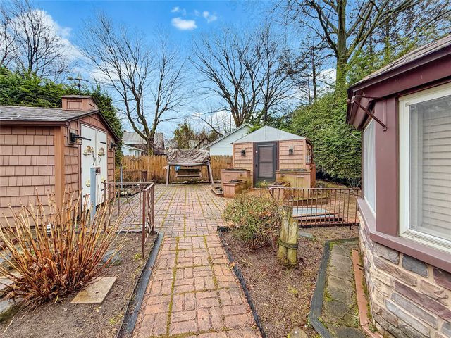 520 SHAWNEE Drive, Erie, PA 16505