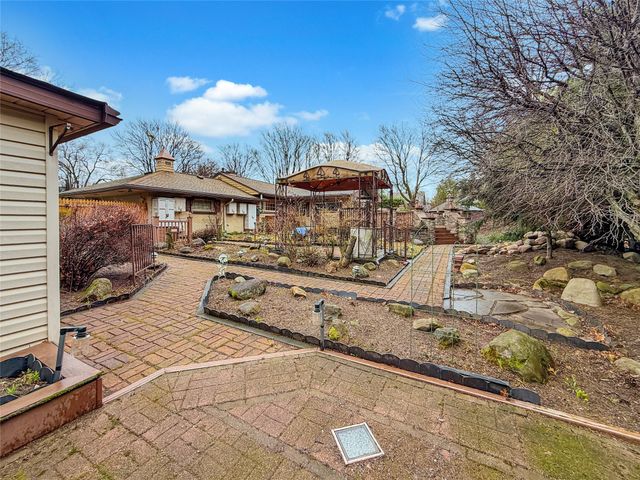 520 SHAWNEE Drive, Erie, PA 16505