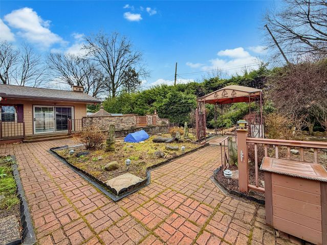 520 SHAWNEE Drive, Erie, PA 16505