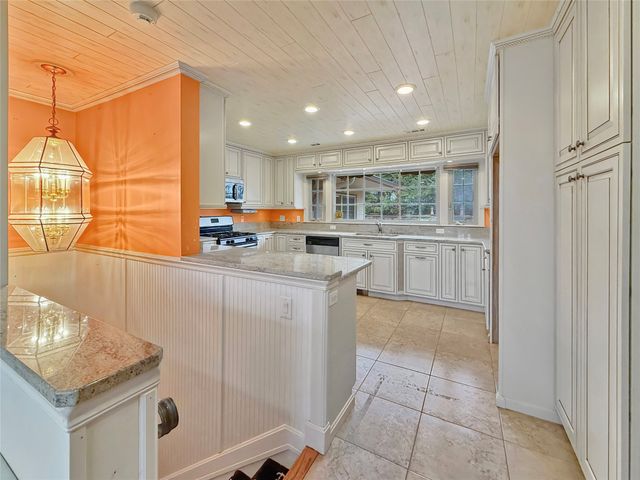 520 SHAWNEE Drive, Erie, PA 16505