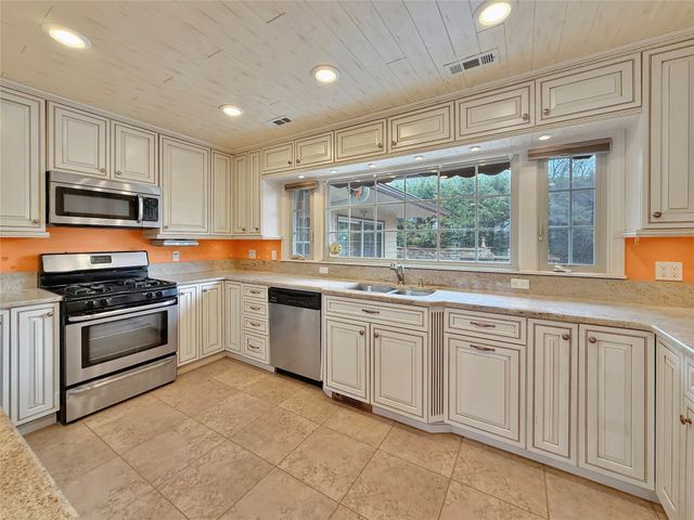 520 SHAWNEE Drive, Erie, PA 16505