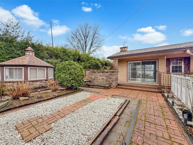 520 SHAWNEE Drive, Erie, PA 16505