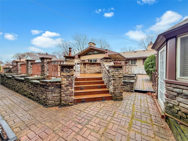 520 SHAWNEE Drive, Erie, PA 16505