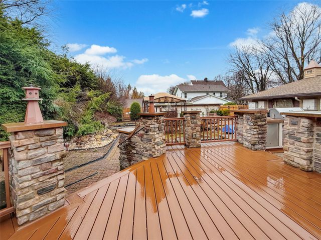 520 SHAWNEE Drive, Erie, PA 16505