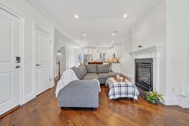 671 E 5th St 1, Boston, MA 02127