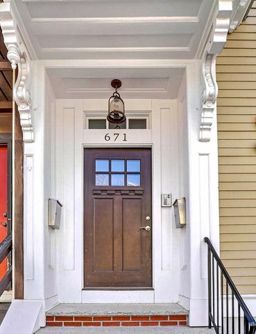 671 E 5th St 1, Boston, MA 02127