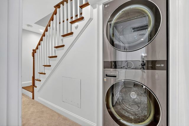 671 E 5th St 1, Boston, MA 02127