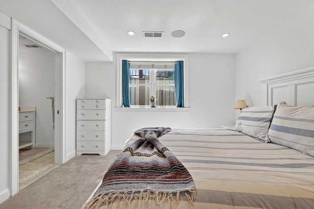 671 E 5th St 1, Boston, MA 02127