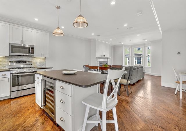 671 E 5th St 1, Boston, MA 02127