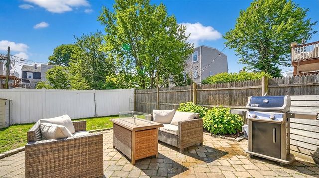 671 E 5th St 1, Boston, MA 02127