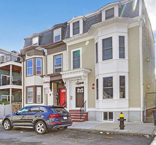 671 E 5th St 1, Boston, MA 02127