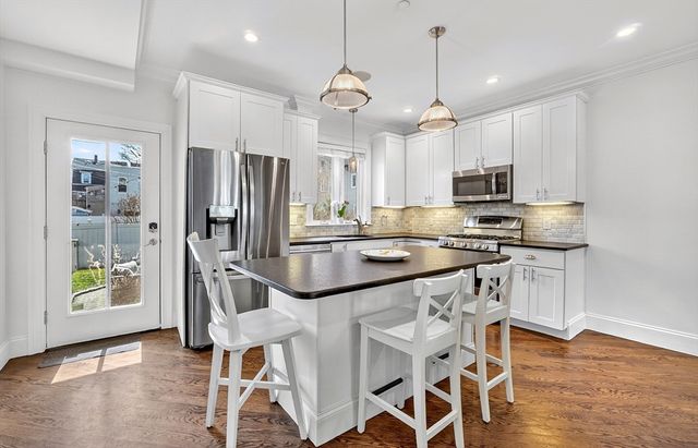 671 E 5th St 1, Boston, MA 02127