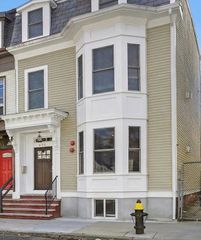 671 E 5th St 1, Boston, MA 02127