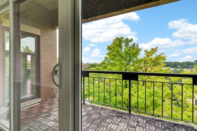 2510 W Irving Park Road 401, Chicago, IL 60618