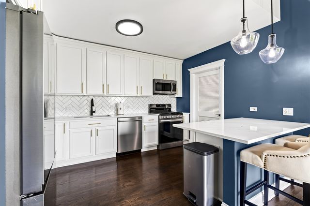 2510 W Irving Park Road 401, Chicago, IL 60618